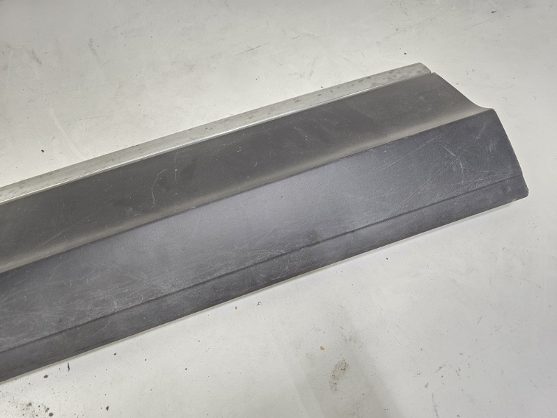 Накладка двери передней левой