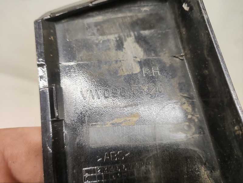 Накладка переднего крыла правого