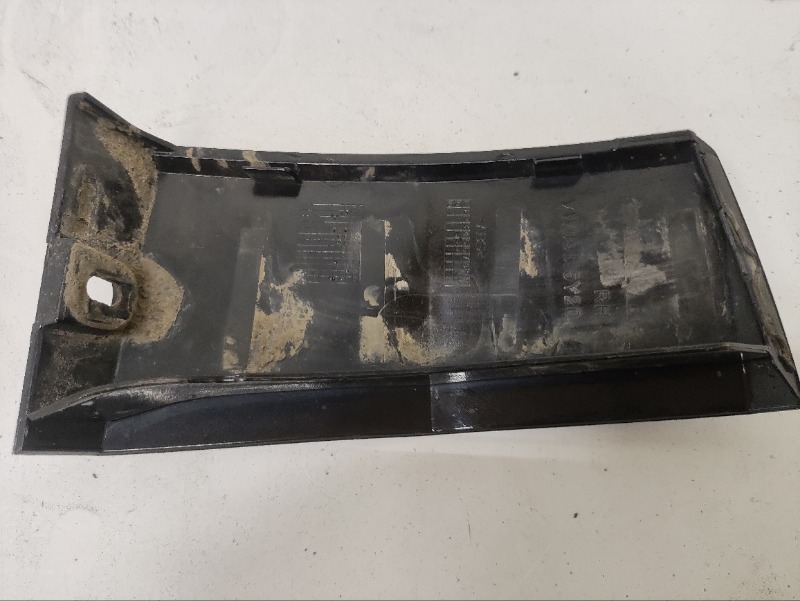 Накладка переднего крыла правого