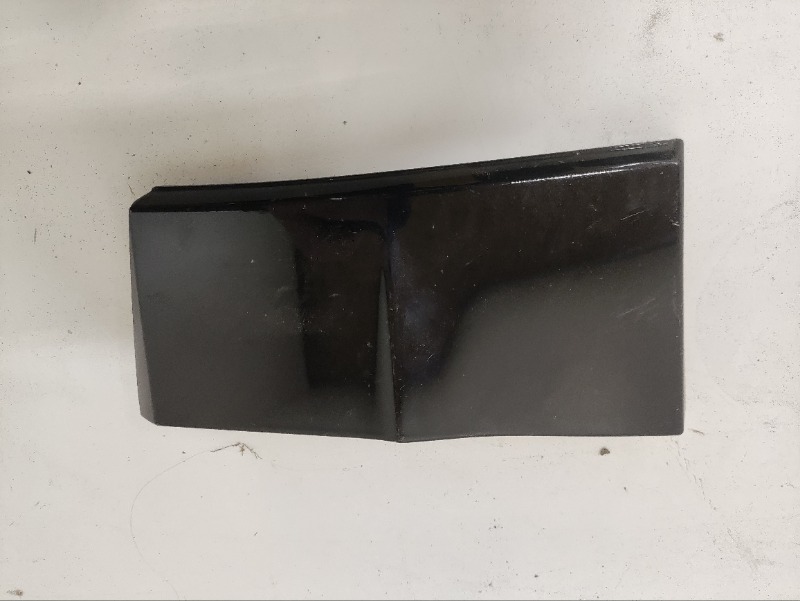 Накладка переднего крыла правого