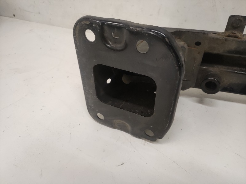 Усилитель переднего бампера