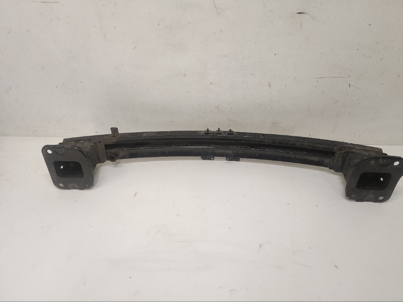 Усилитель переднего бампера