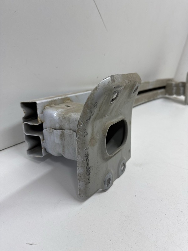 Усилитель заднего бампера