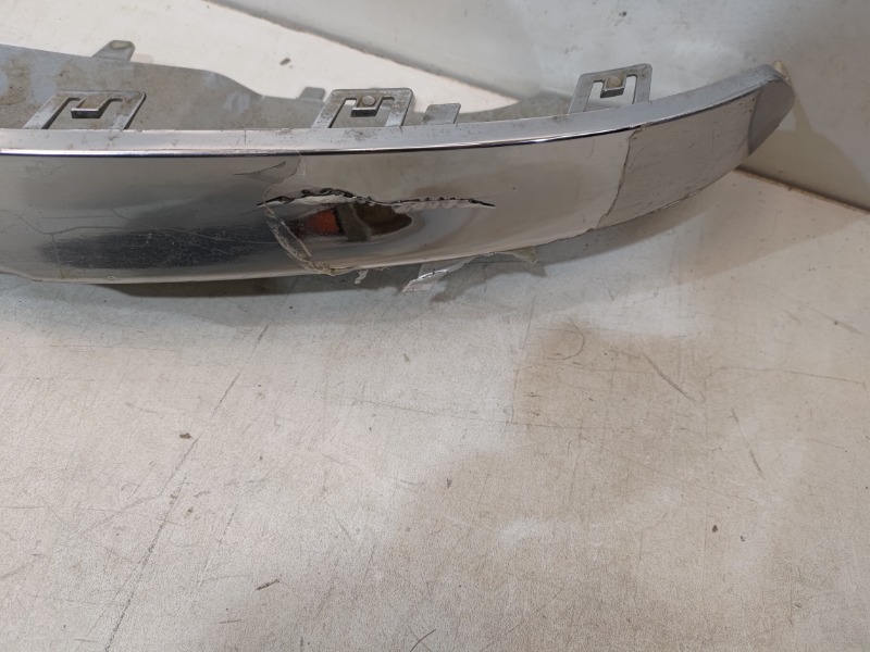 Накладка переднего бампера