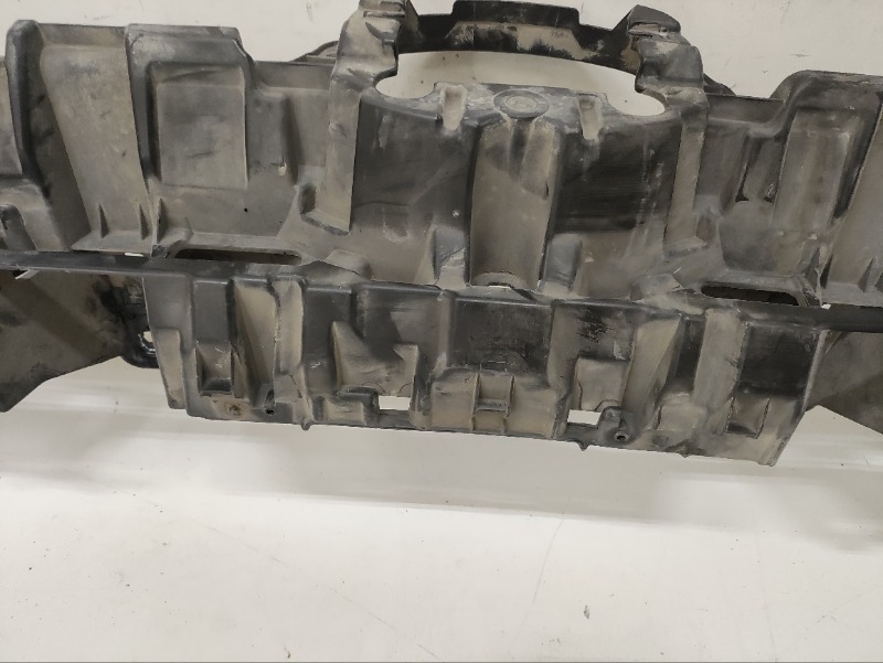 Кронштейн решетки радиатора