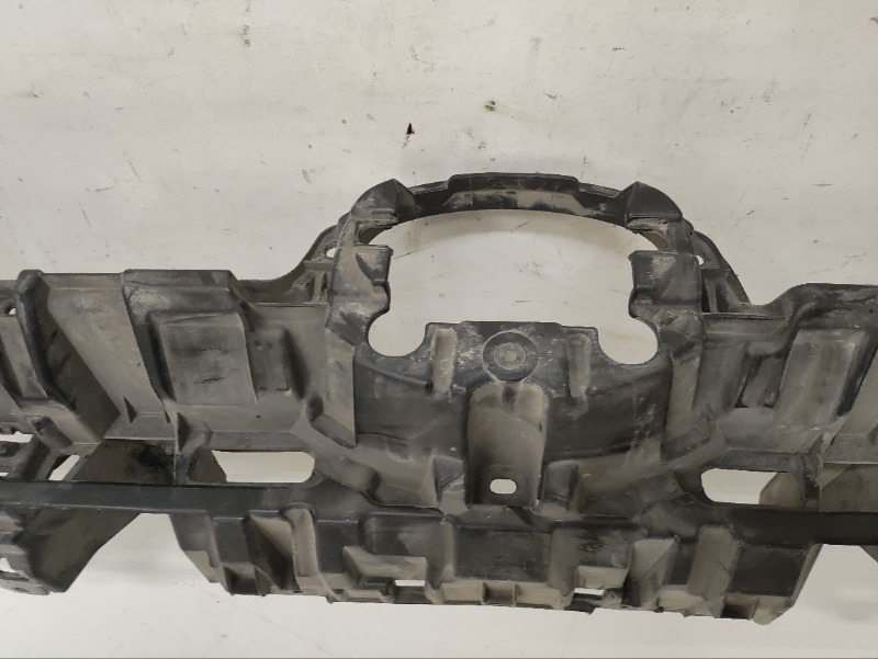 Кронштейн решетки радиатора