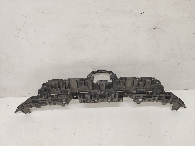 Кронштейн решетки радиатора