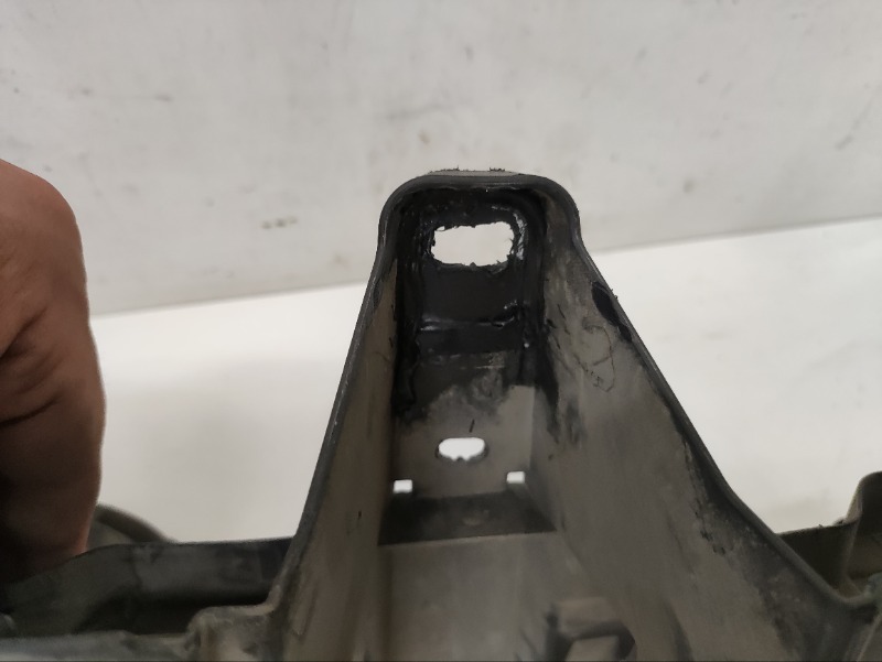 Кронштейн решетки радиатора