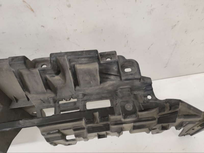 Кронштейн решетки радиатора