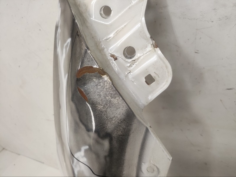 Крыло переднее правое