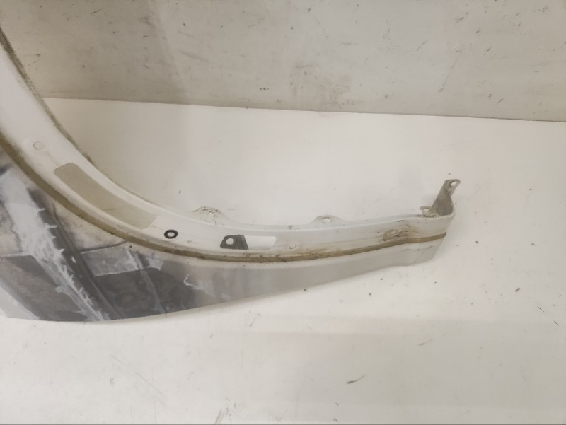 Крыло переднее правое