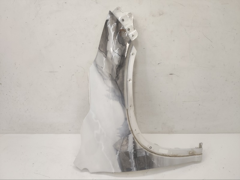 Крыло переднее правое