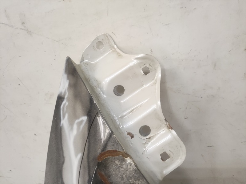 Крыло переднее правое