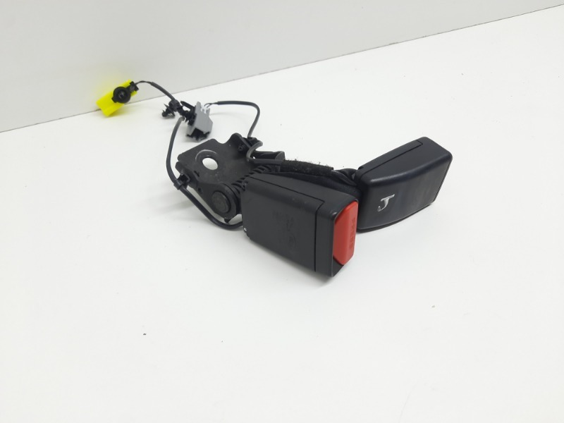 Ответная часть ремня безопасности