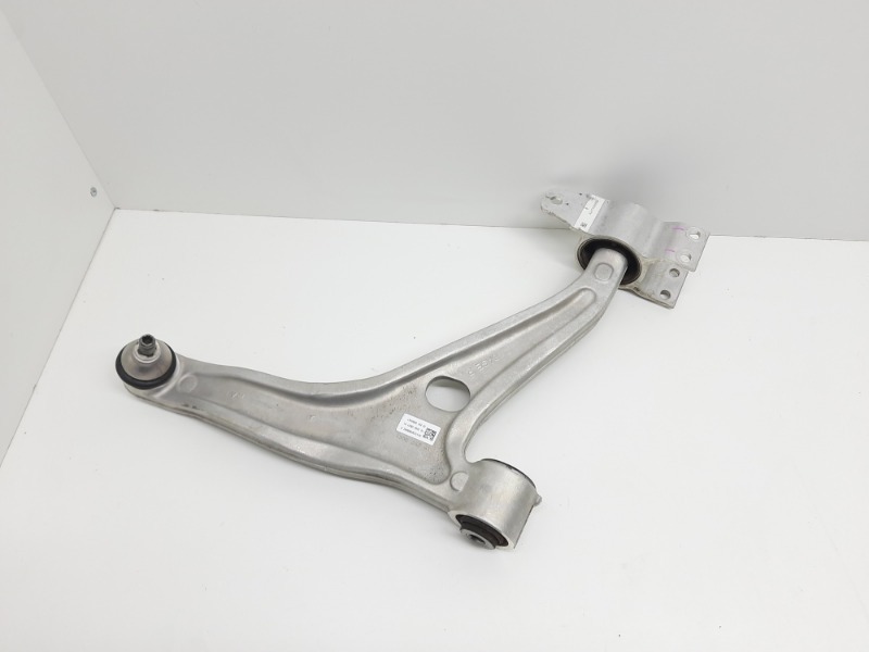 Рычаг передний правый