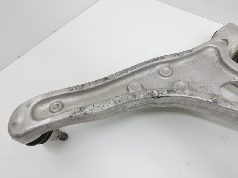 Рычаг передний правый