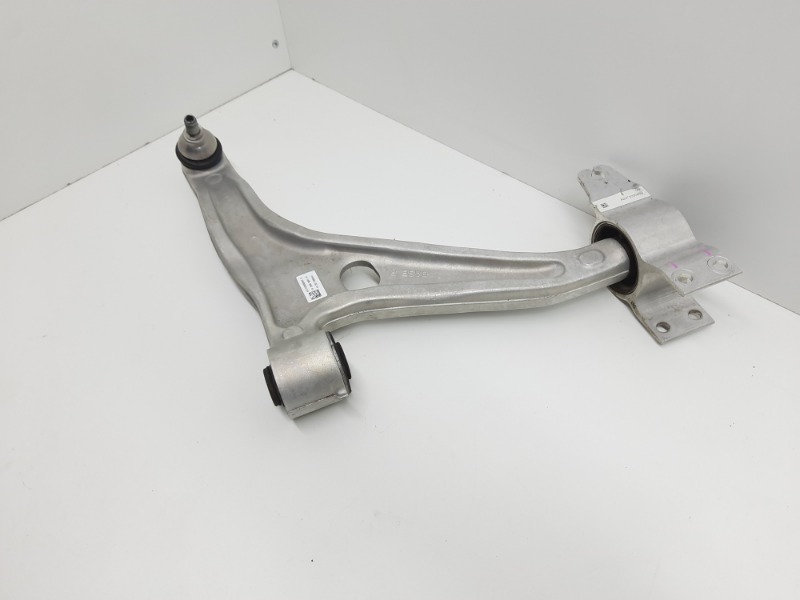 Рычаг передний правый