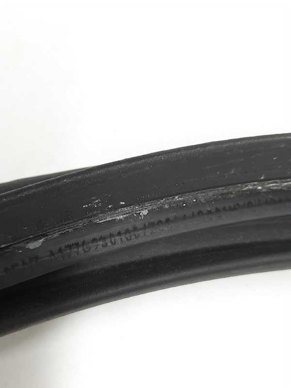 Уплотнитель багажника