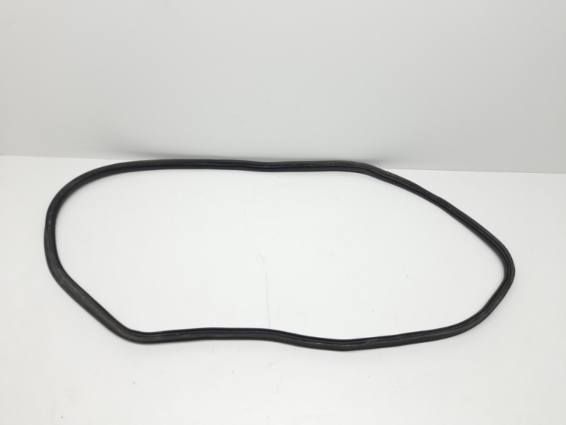 Уплотнитель багажника