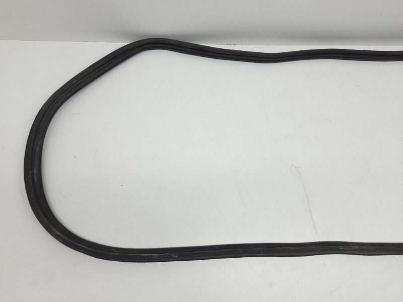 Уплотнитель багажника