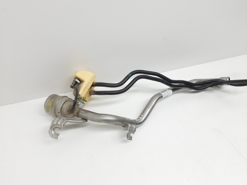 Горловина топливного бака