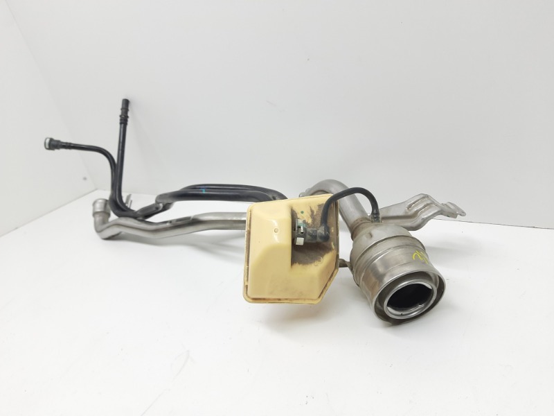 Горловина топливного бака