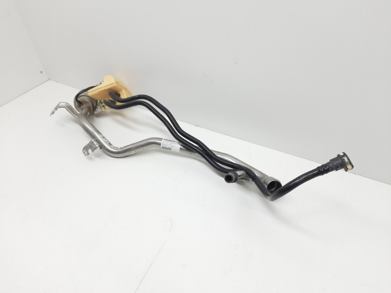 Горловина топливного бака