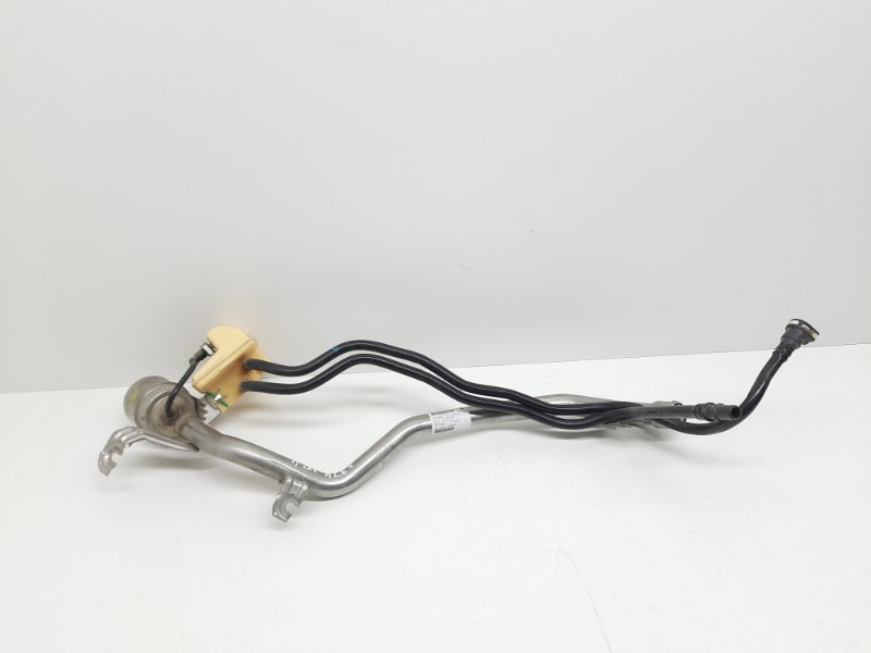 Горловина топливного бака