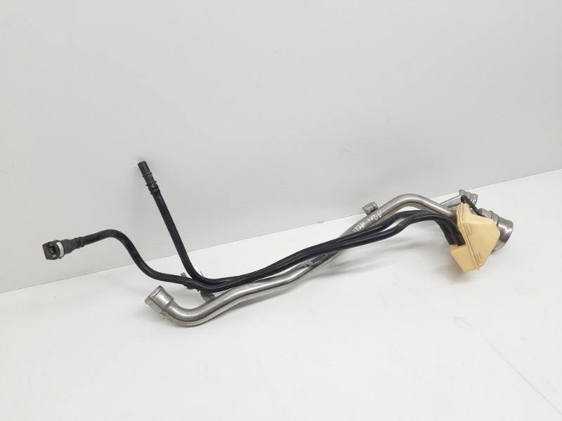 Горловина топливного бака