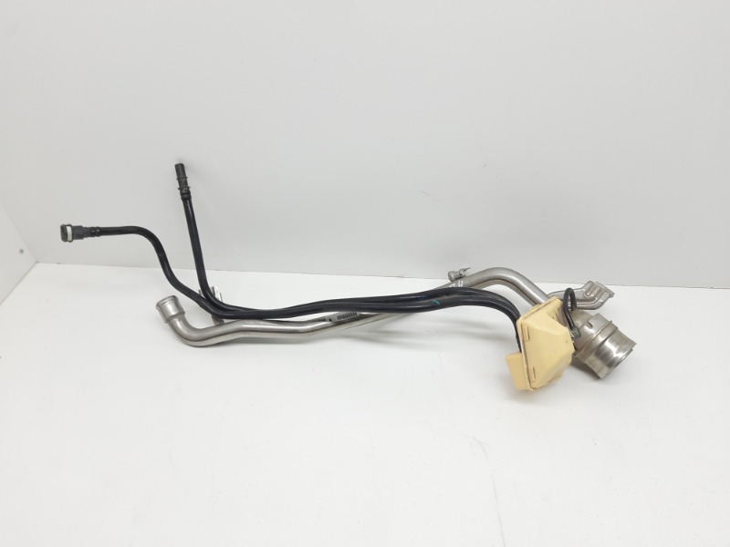 Горловина топливного бака