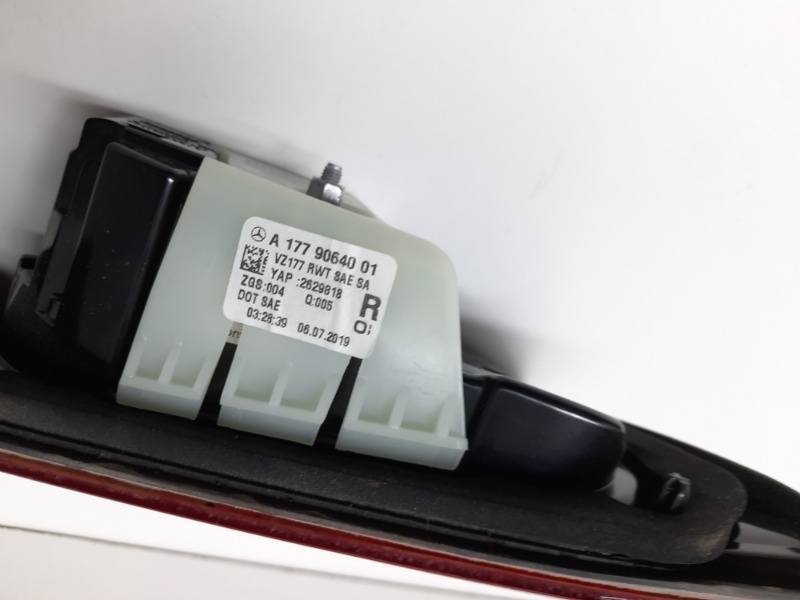 Фонарь задний правый