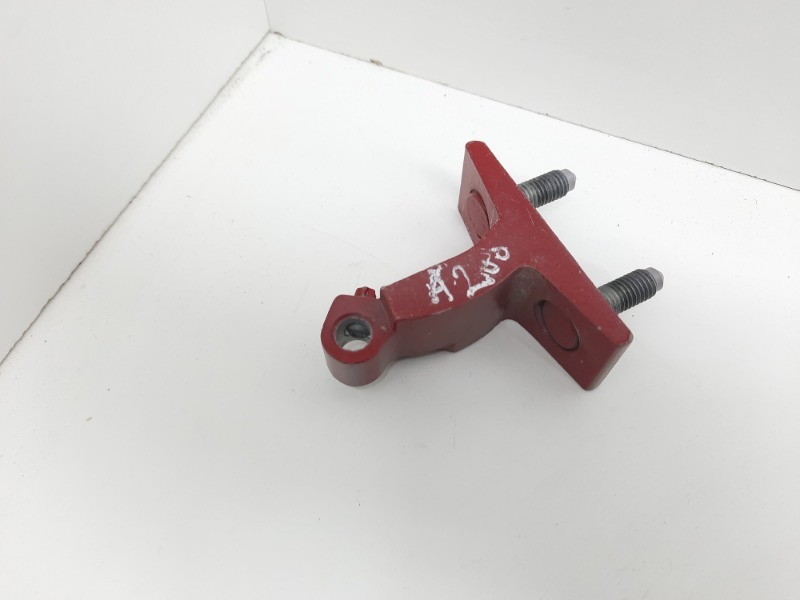 Петля двери передней левой верхняя