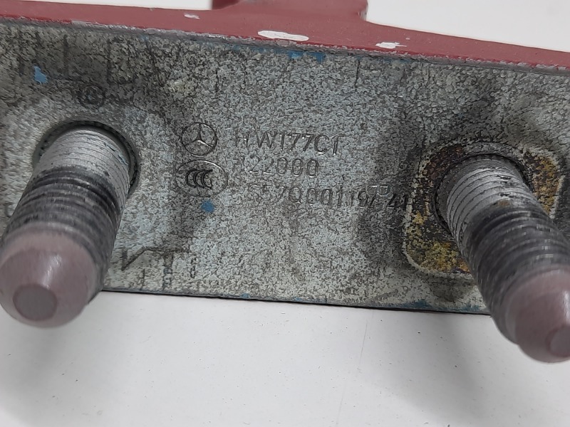 Петля двери передней левой верхняя