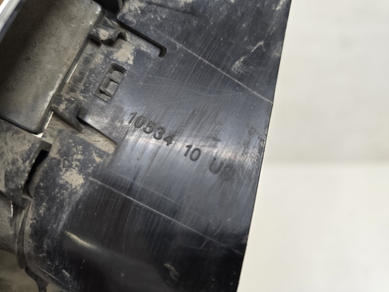 Решетка радиатора левая