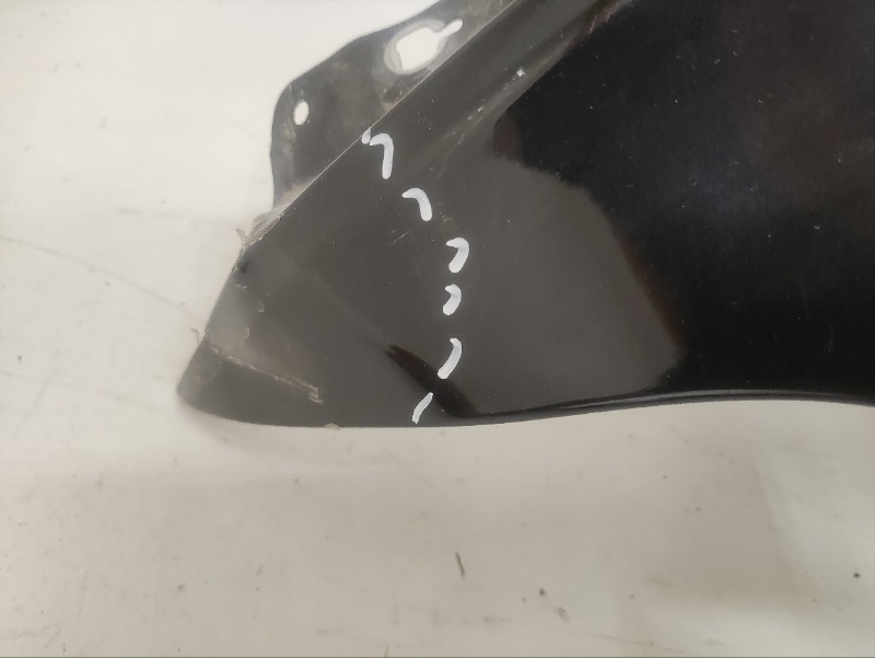 Крыло переднее левое