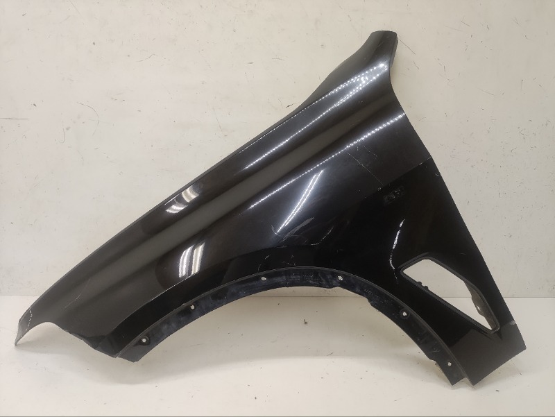 Крыло переднее левое