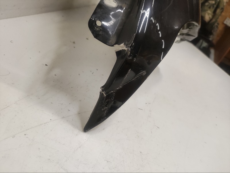 Крыло переднее левое