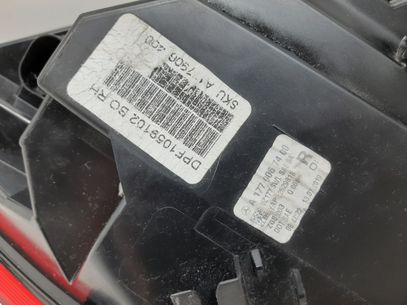 Фонарь задний правый