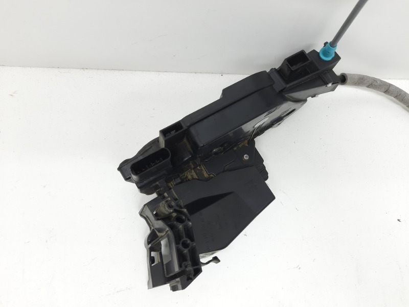 Замок двери передней правой