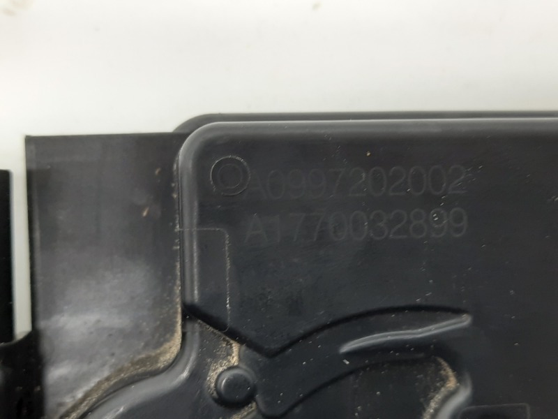 Замок двери передней правой