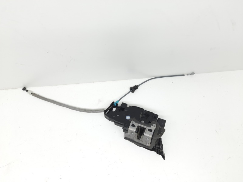 Замок двери передней правой