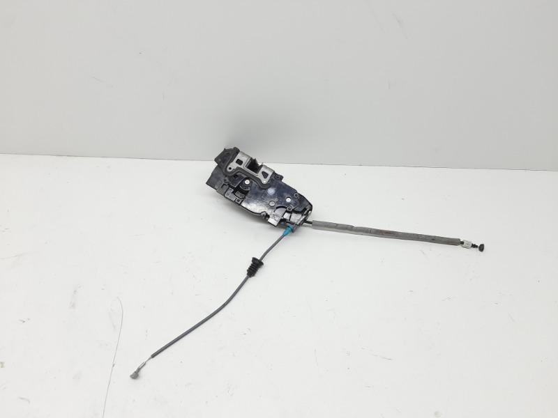 Замок двери передней правой