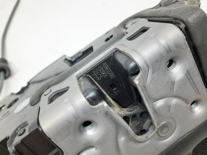 Замок двери передней правой