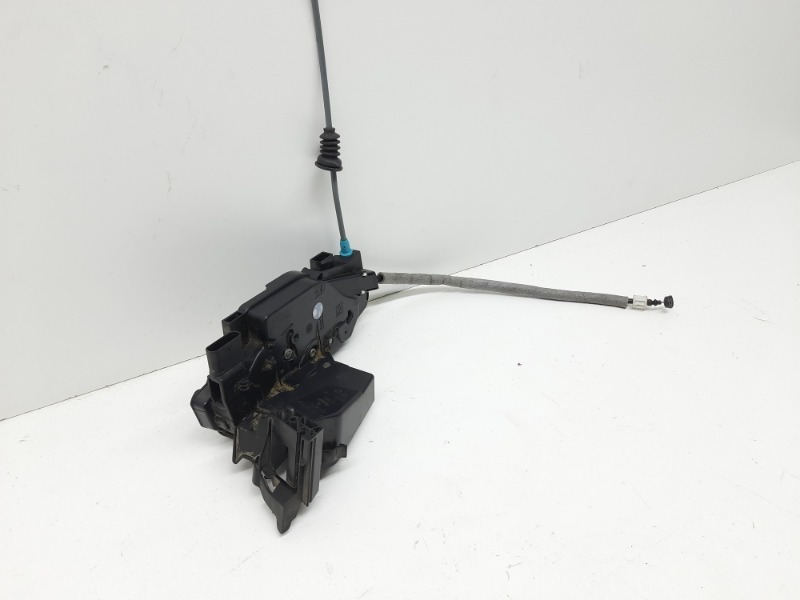 Замок двери передней правой