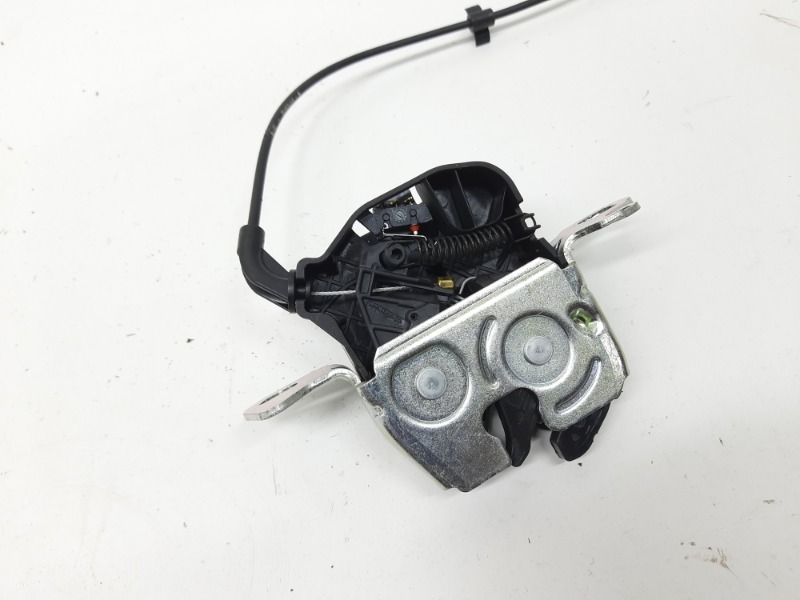 Замок спинки сиденья