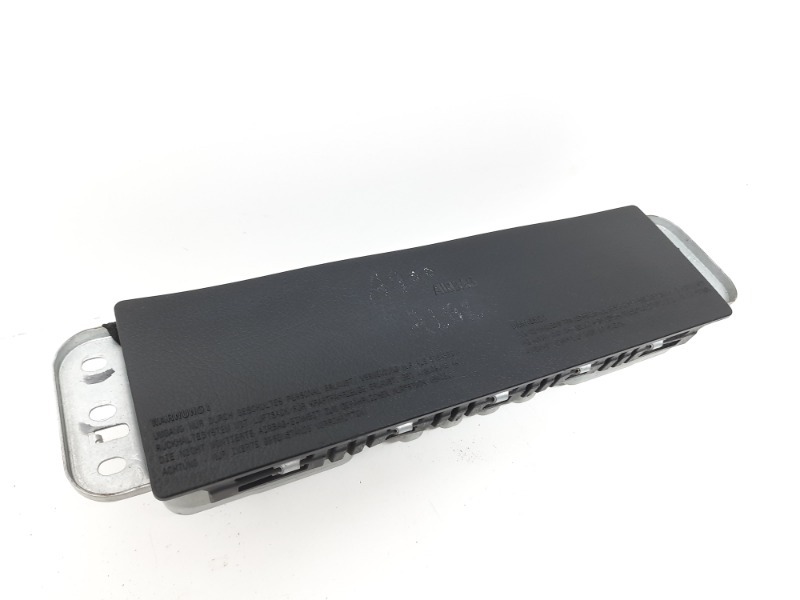 Подушка безопасности нижняя (для колен)