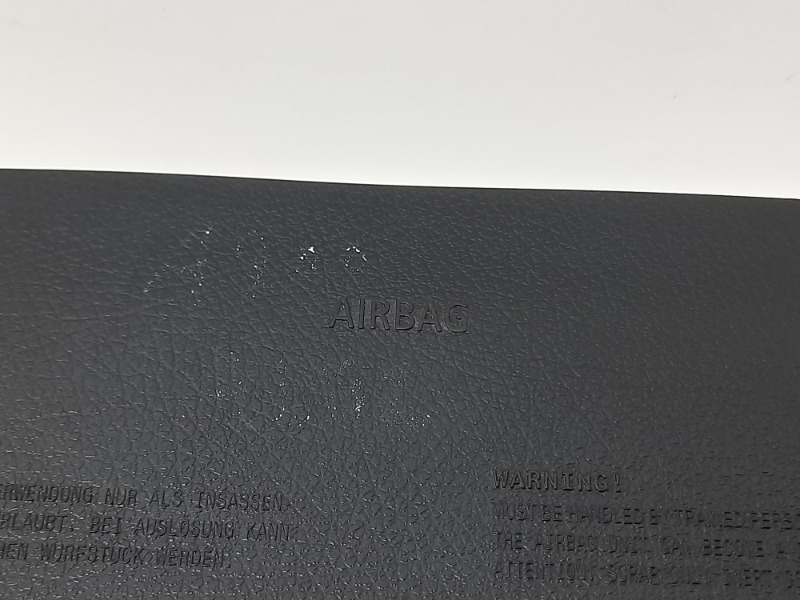 Подушка безопасности нижняя (для колен)