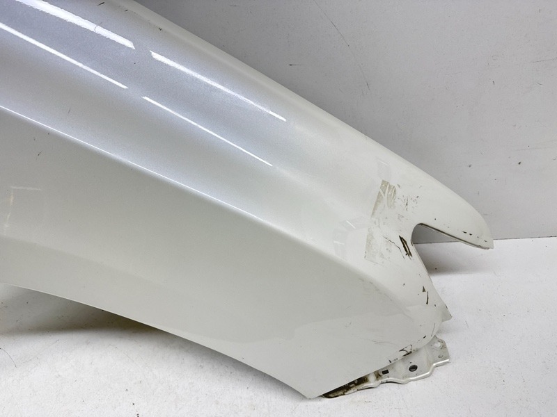 Крыло переднее правое