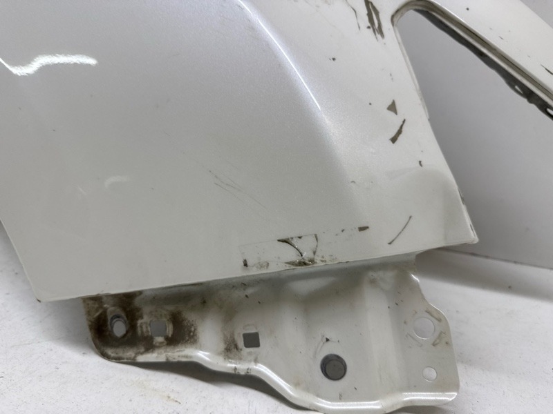 Крыло переднее правое