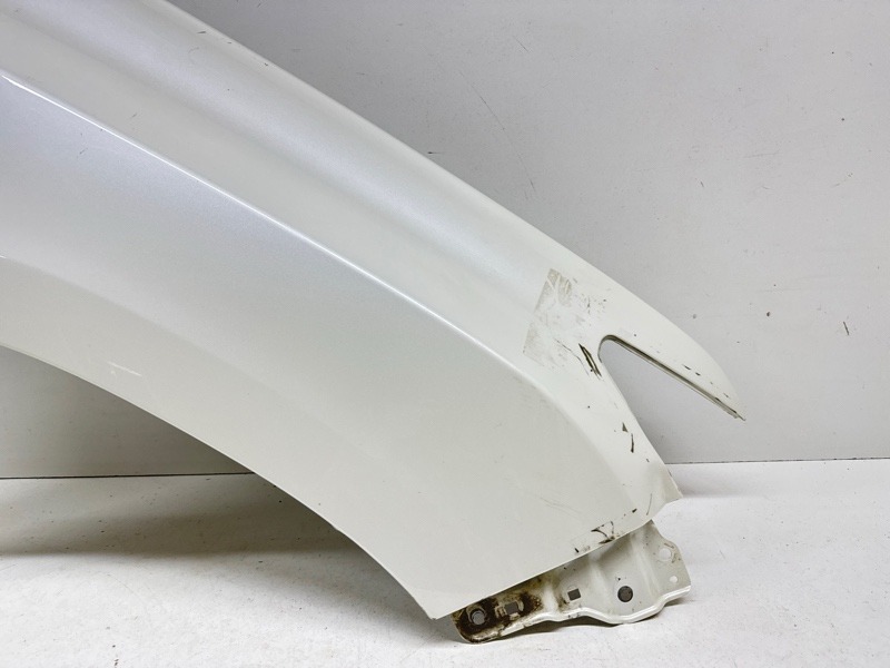 Крыло переднее правое